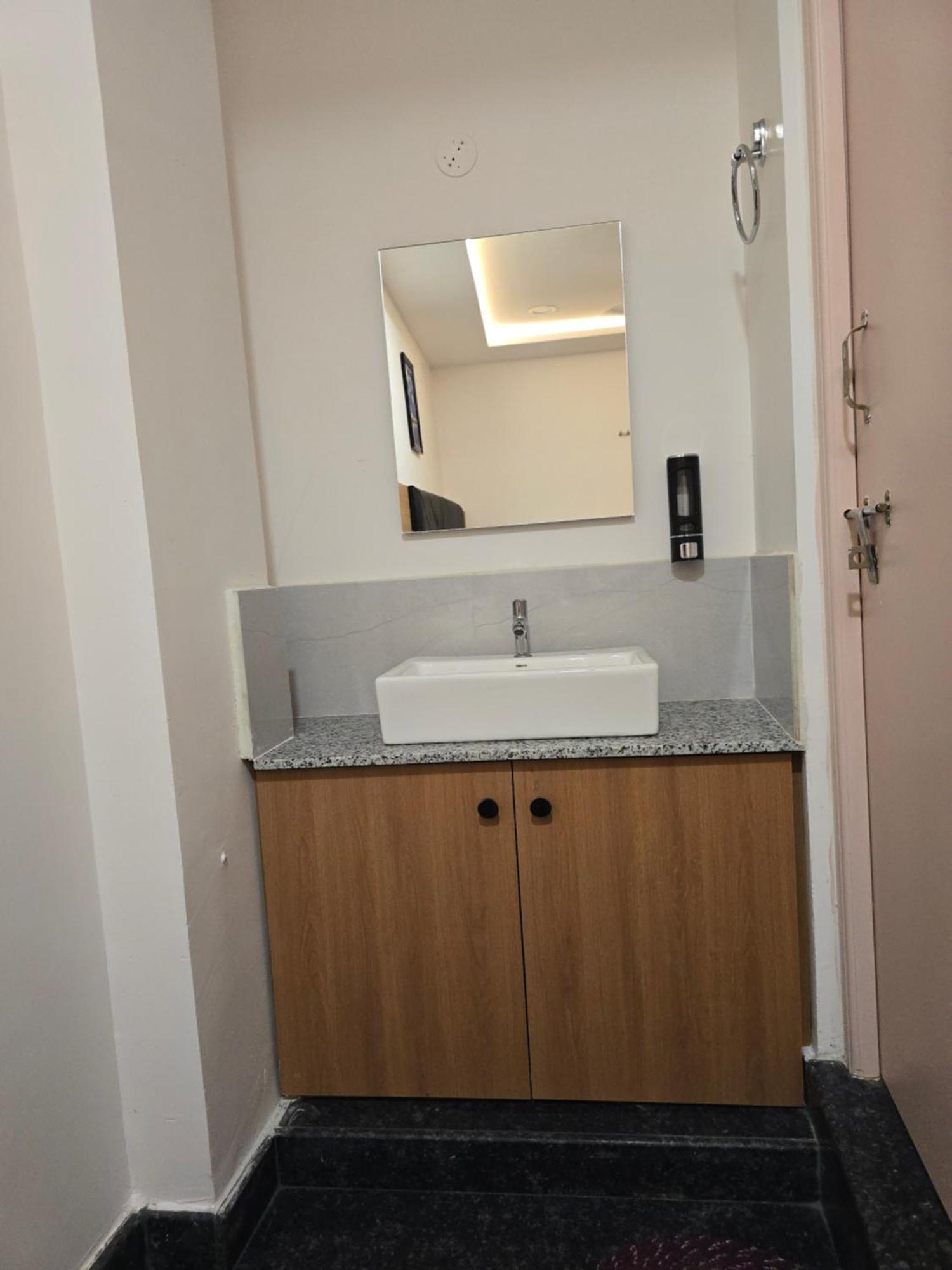 Shreem Sesha Sai Residency Hotel Tiruvannamalai Room photo