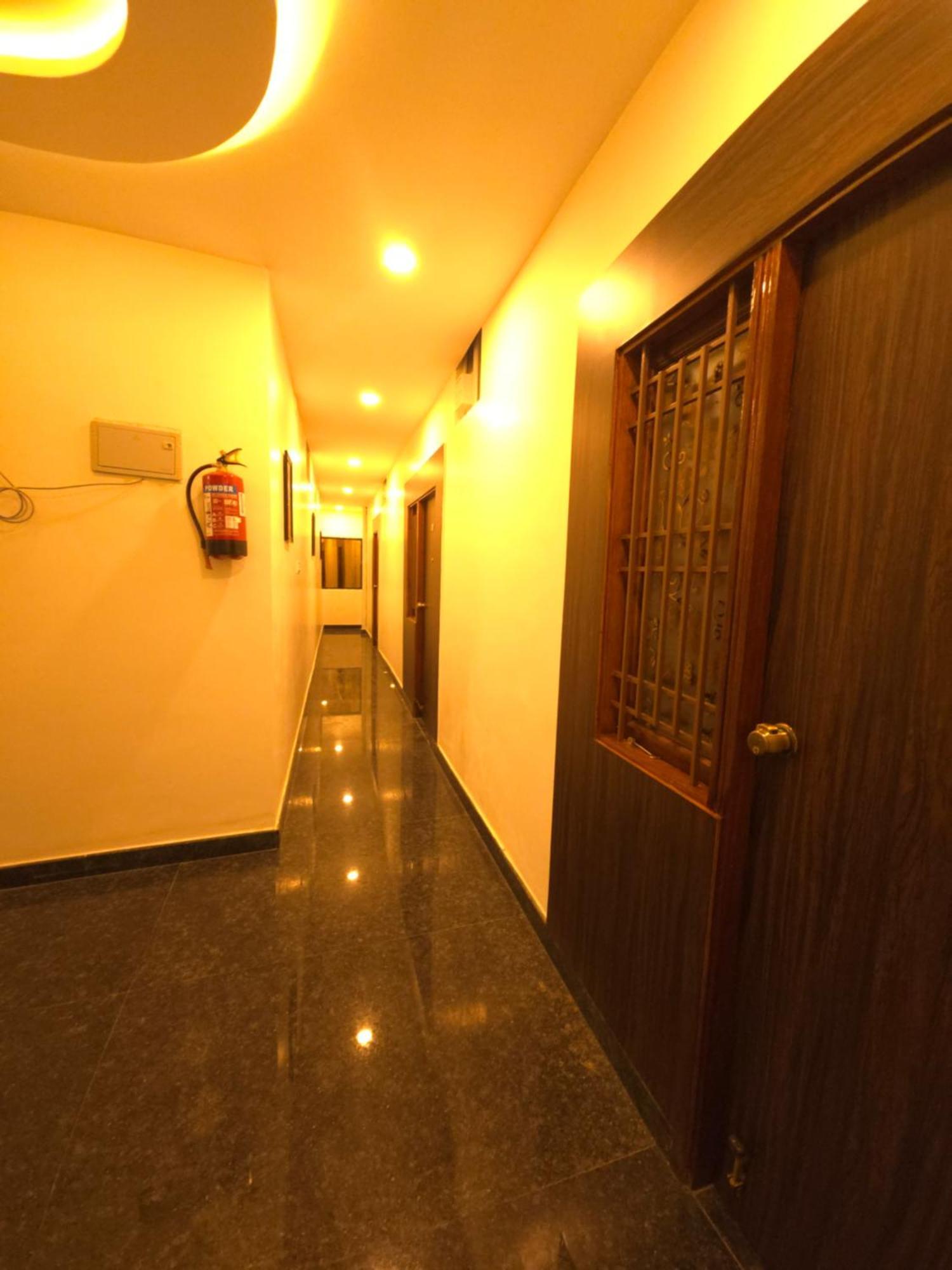 Shreem Sesha Sai Residency Hotel Tiruvannamalai Exterior photo